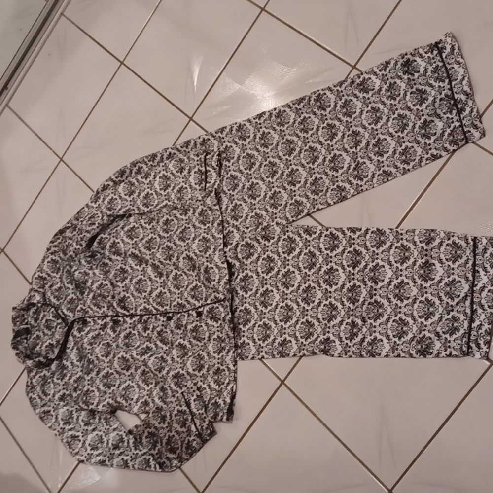 4/$40 Black & Silver Floral Silky Pajama Set - Size Large